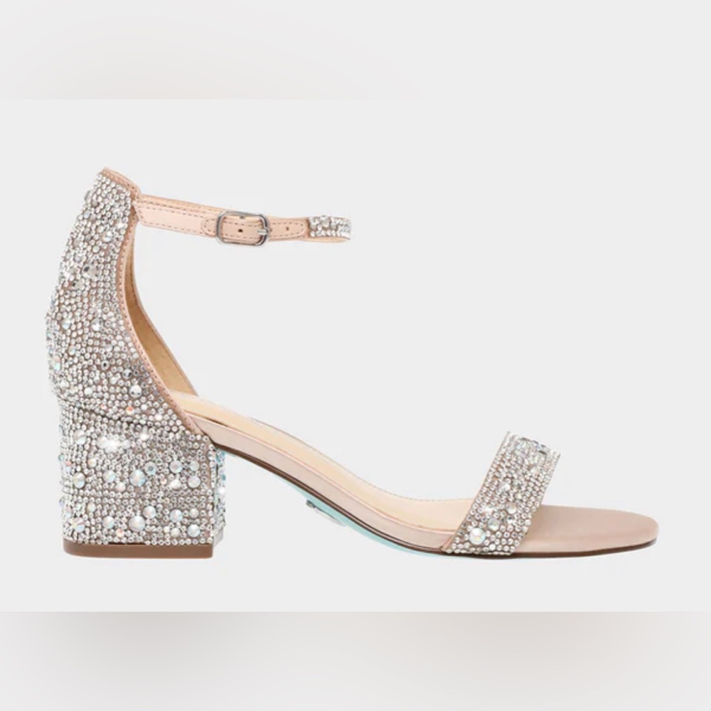 NIB Betsey Johnson Mari Champagne heel